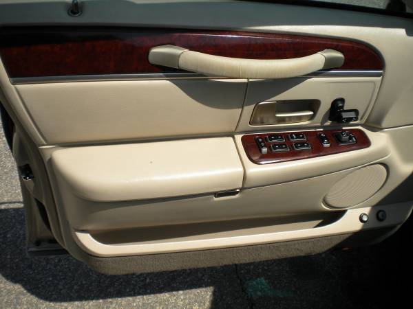 Lincoln Town Car Signature Luxury Sedan 97K miles 1 Year Warranty for sale in Hampstead, NH – photo 15