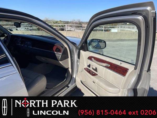 2003 Lincoln Town Car Executive - sedan - - by dealer for sale in San Antonio, TX – photo 24