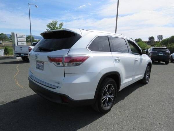 2016 Toyota Highlander SUV XLE V6 (Blizzard Pearl) for sale in Lakeport, CA – photo 7