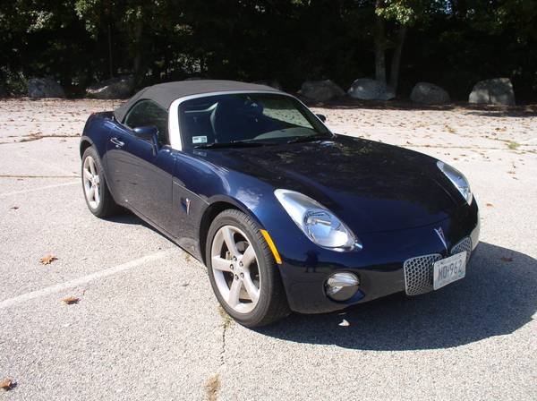 Convertible 2006 Pontiac Solstice for sale in West Warwick, RI