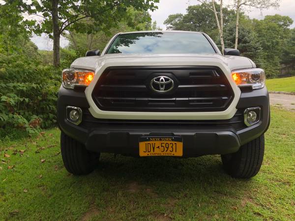 2017 Toyota Tacoma 4WD only 22k miles for sale in CORTLANDT MANOR, NY – photo 3