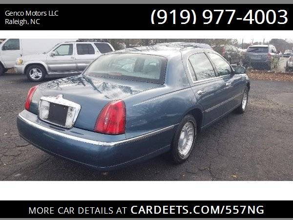 2001 LINCOLN TOWN CAR EXECUTIVE, Blue - - by dealer for sale in Raleigh, NC – photo 9