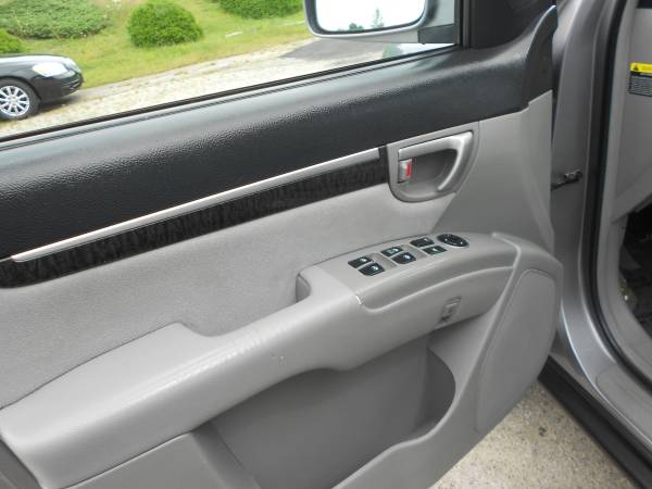 Hyundai Santa Fe SE Aux port Extra Clean **1 Year Warranty** for sale in Hampstead, ME – photo 17