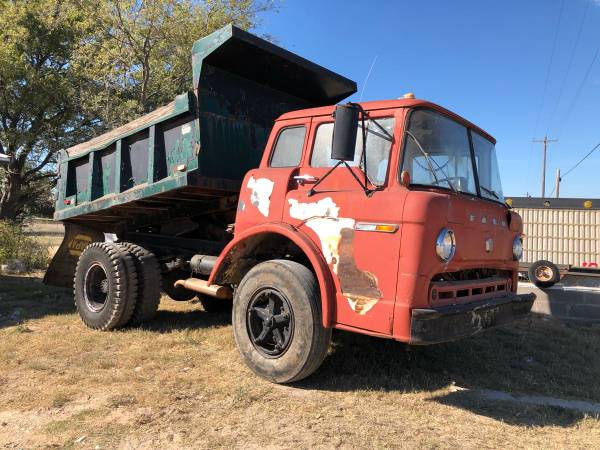 67' Ford F-700 Dump Truck for sale in Rio Vista, TX