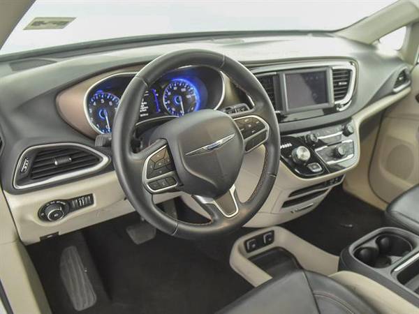 2018 Chrysler Pacifica Touring L Minivan 4D mini-van White - FINANCE for sale in Atlanta, GA – photo 2