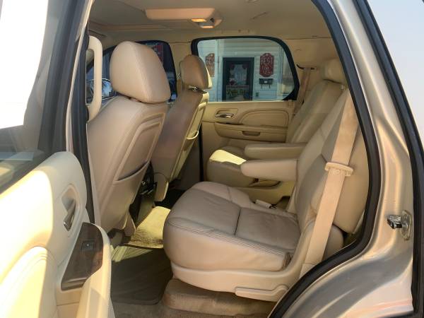 ★★★ 2008 Cadillac Escalade AWD / 3rd Row / Captain's Chairs! ★★★ -... for sale in Grand Forks, ND – photo 14