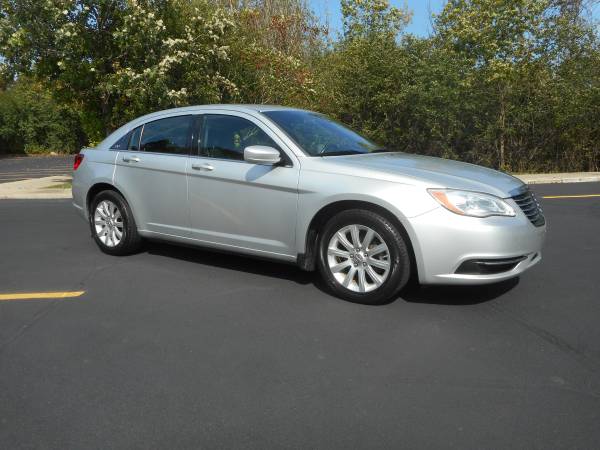 2012 CHRYSLER 200 TOURING EDITION / 1 OWNER CARFAX / NICE CAR! for sale in Highland Park, IL – photo 2
