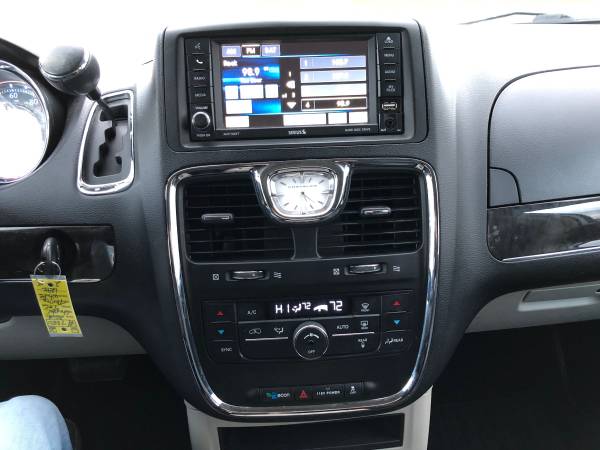 2014 Chrysler Town Country Touring Stow N Go DVD Leather 129,901 EZ mi for sale in Auburn, IN – photo 4