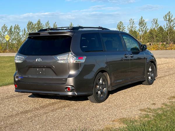 2016 Toyota Sienna SE - - by dealer - vehicle for sale in McVille ND, ND – photo 3