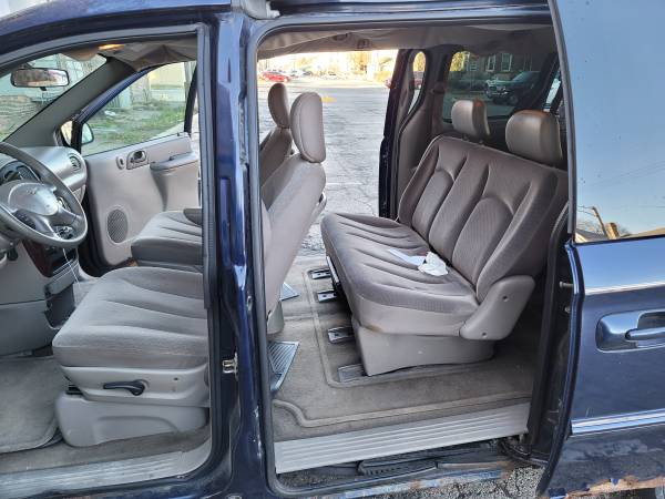 2003 Chrysler Town and Country Dual Sliding doors double heaters -... for sale in Berwyn, IL – photo 2