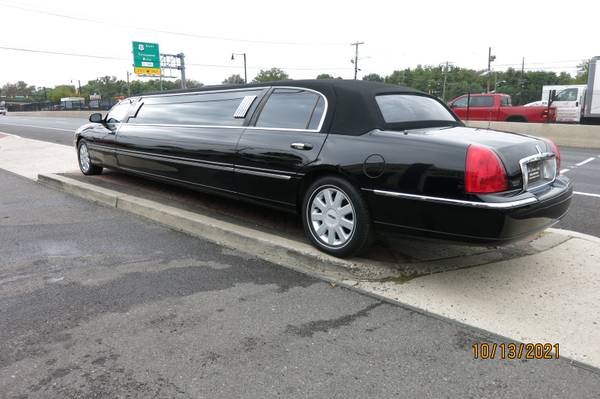 2005 Lincoln Town Car-EXECUTIVE LIMO - - by dealer for sale in Collingswood, NJ – photo 5