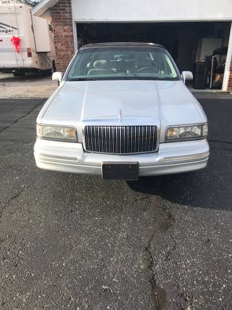 1997 Lincoln Town Car Signature Series for sale in Omaha, MO