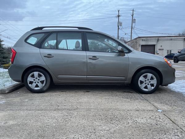 2009 Kia Rondo LX - - by dealer - vehicle automotive for sale in Willoughby, OH – photo 2