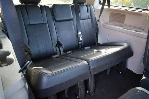 2012 Chrysler Town Country Touring-L - - by for sale in Naugatuck, CT – photo 9