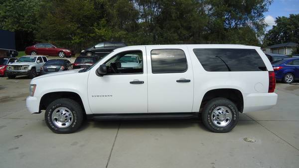 2010 CHEVROLET SUBURBAN 4x4 3 SEATER GREAT FAMILY TRUCK WINTER READY ! for sale in Lincoln, NE – photo 5