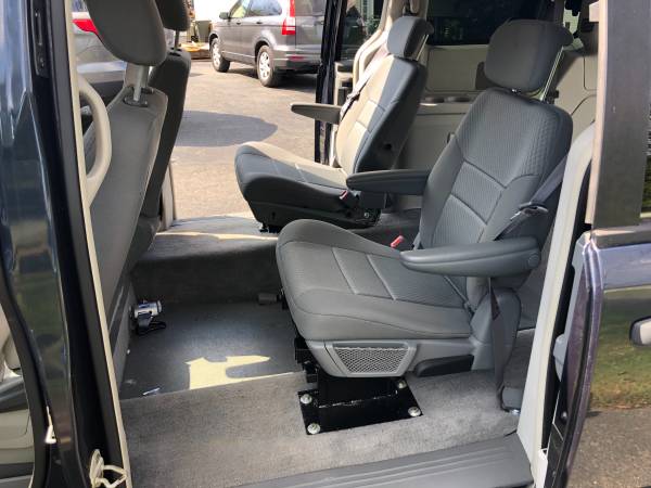 2008 Chrysler Town and Country LX handicap wheelchair accessible van for sale in Middletown, MD – photo 4