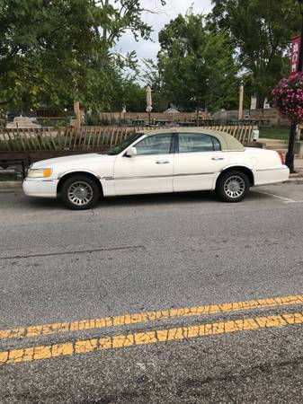 1999 Lincoln Town Car Cartier Edition for sale in Hilliard, OH – photo 3