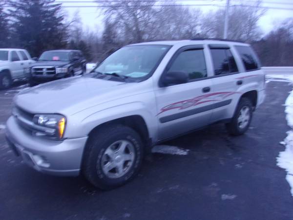2005 Chevy Trailblazer SUV 4x4 - - by dealer - vehicle for sale in Hortonville, WI – photo 2