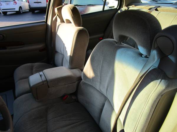 HARD TO FIND SUPER CLEAN 2001 BUICK LESABRE CUSTOM! LOW MILES FOR... for sale in Rockford, IL – photo 9