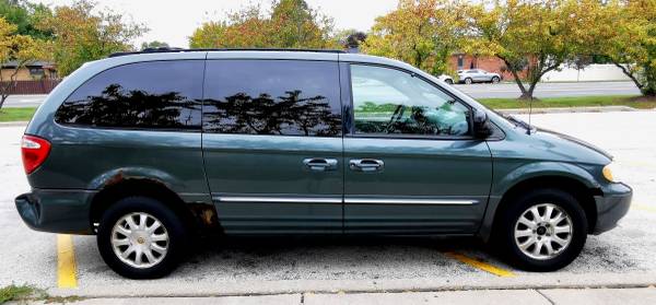 2002 Chrysler Town & Country LXi minivan for sale in Evanston, IL – photo 4