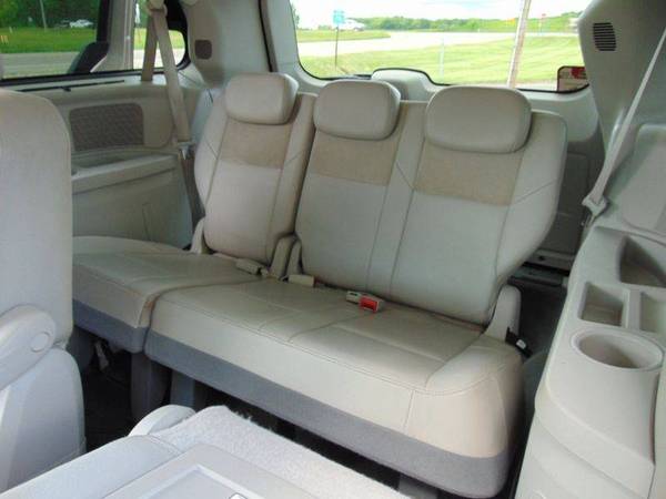 2009 Chrysler Town & Country Limited, 177K Miles, Leather, DVD, & More for sale in Alexandria, MN – photo 12