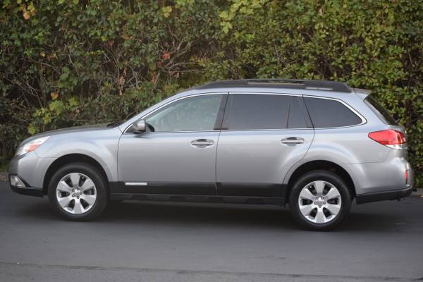 2011 Subaru Outback Limited - LEATHER / MOONROOF / 1 OWNR / 23 RECORDS for sale in Beaverton, OR – photo 4
