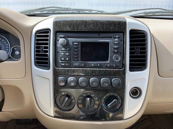 2007 mercury mariner hybrid 4X4 low miles for sale in Victorville , CA – photo 15