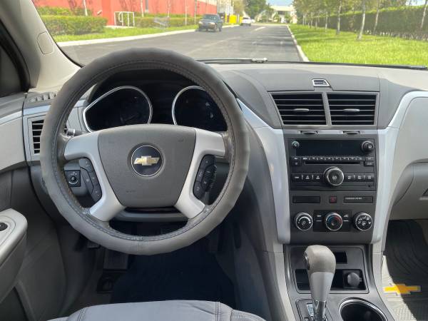2012 CHEVY TRAVERSE clean title LIKE NEW 3rd row seat - cars & for sale in Miami, FL – photo 13