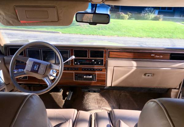 1988 Lincoln Town Car Signature Series for sale in Moosic, PA – photo 11