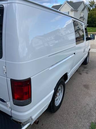 2007 Ford E150 cargo van for sale in Loves Park, IL – photo 4