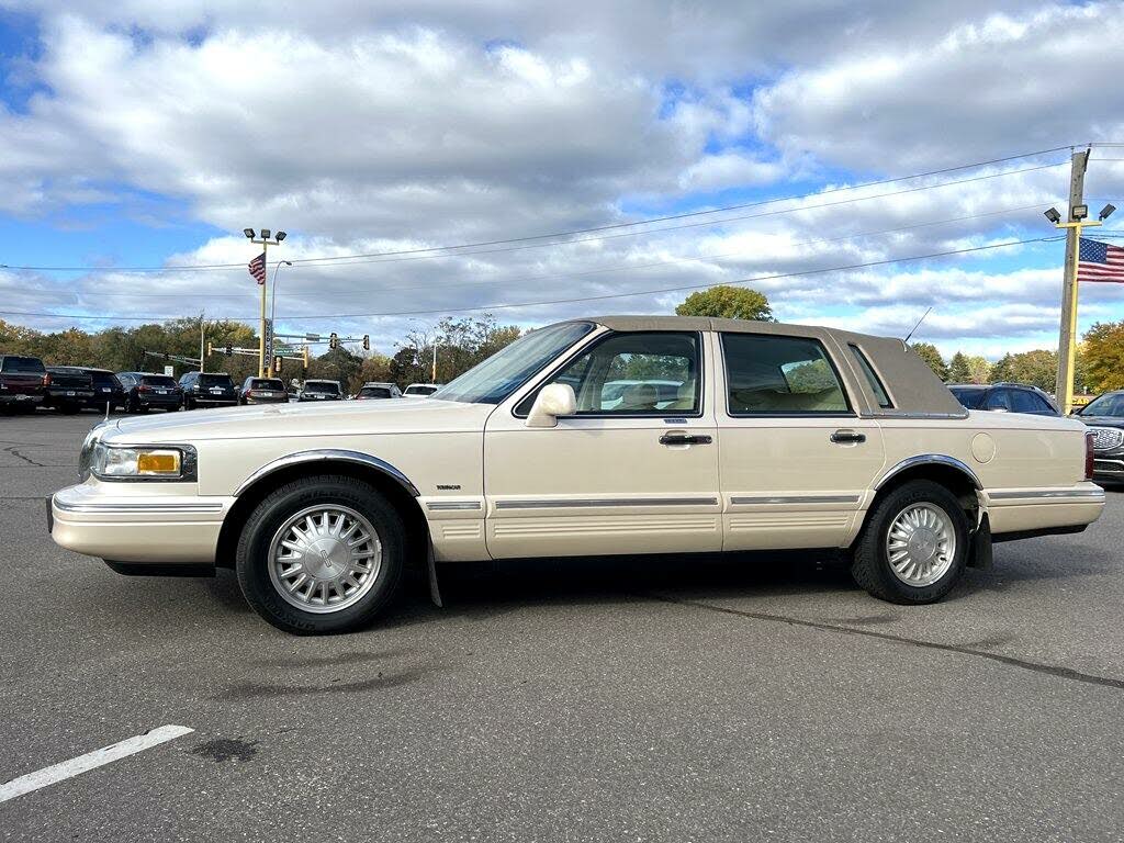 1995 Lincoln Town Car Cartier for sale in Spring Lake Park, MN – photo 4