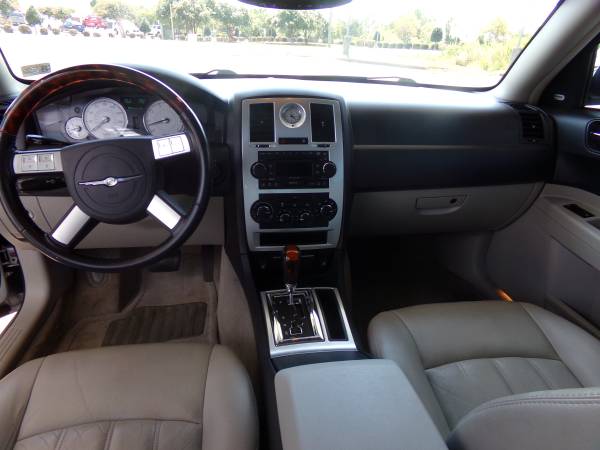 2006 Chrysler 300C HEMI Adult Owned - - by dealer for sale in Hayes, VA – photo 12