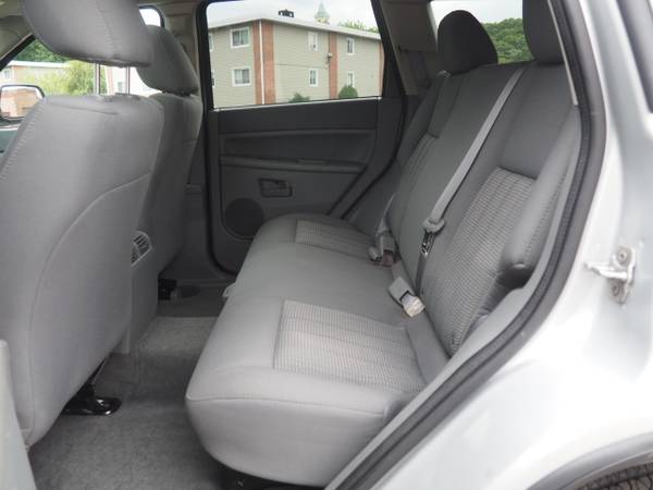 2007 Jeep Grand Cherokee 4X4 V-6 Auto Air Full Power Moonroof 122K for sale in West Warwick, MA – photo 10