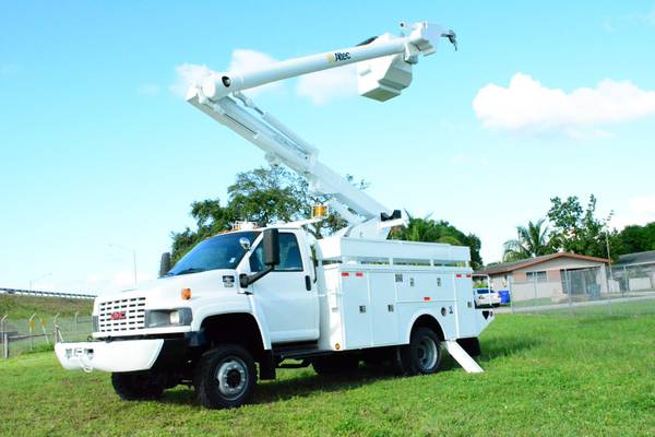 2009 GMC C5500 Altec 42FT Bucket Truck - cars & trucks - by dealer -... for sale in Hollywood, FL – photo 3