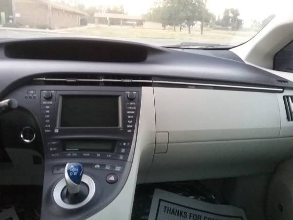 2010 Toyota Prius Hybird IV SUPER GAS SAVER 55 MPG/62 MPG, LOW MILES for sale in Porterville, CA – photo 13