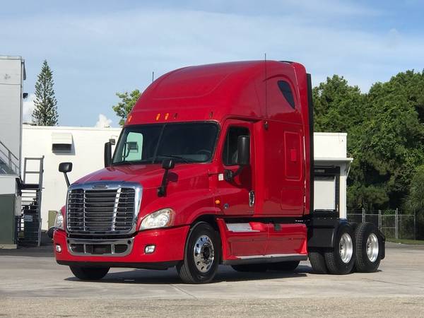 2013 Freightliner Cascadia 125 Low Milage sleeper semi truck Cummins I for sale in SAINT PETERSBURG, FL – photo 3