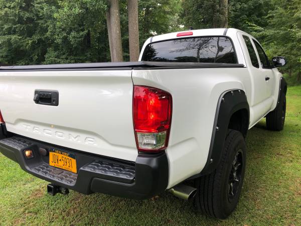 2017 Toyota Tacoma 4WD only 22k miles for sale in CORTLANDT MANOR, NY – photo 2