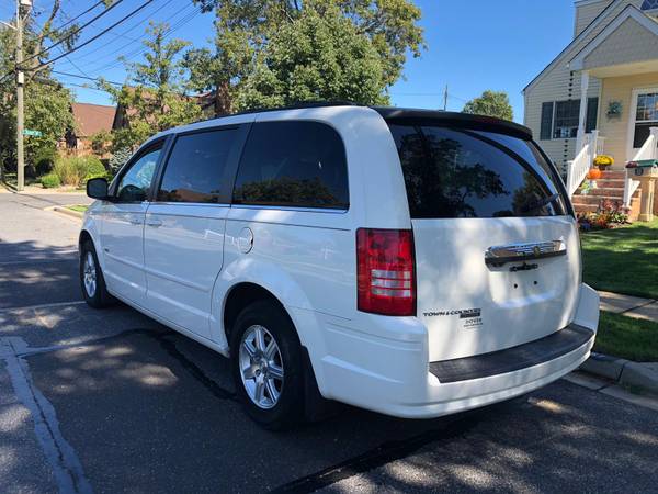 2008 Chrysler Town&Country for sale in Merrick, NY – photo 4