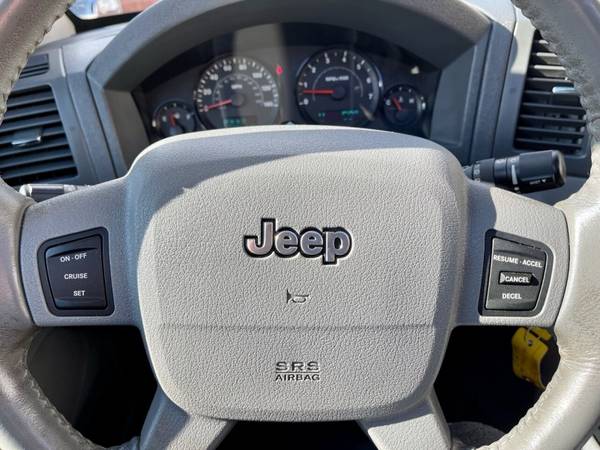 2006 Jeep Grand Cherokee Laredo 4dr SUV 4WD w/Front Side Airbags for sale in Depew, NY – photo 23