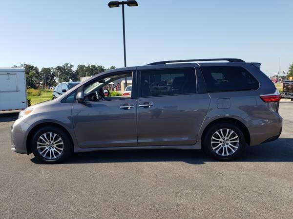 2018 Toyota Sienna XLE hatchback Gray for sale in Jonesboro, AR – photo 3