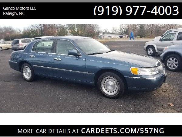2001 LINCOLN TOWN CAR EXECUTIVE, Blue - - by dealer for sale in Raleigh, NC – photo 4