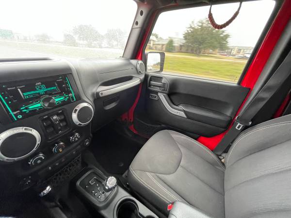 2016 Jeep Wrangler Unlimited Sahara for sale in Woodway, TX – photo 9
