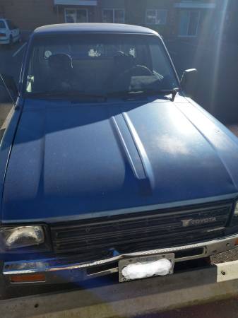 82 Toyota pickup for sale in Medford, OR – photo 3