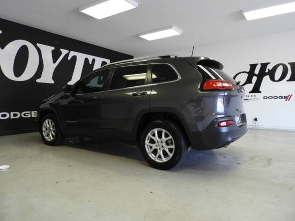 2017 Jeep Cherokee Latitude FWD - Closeout Sale! for sale in Sherman, TX – photo 5