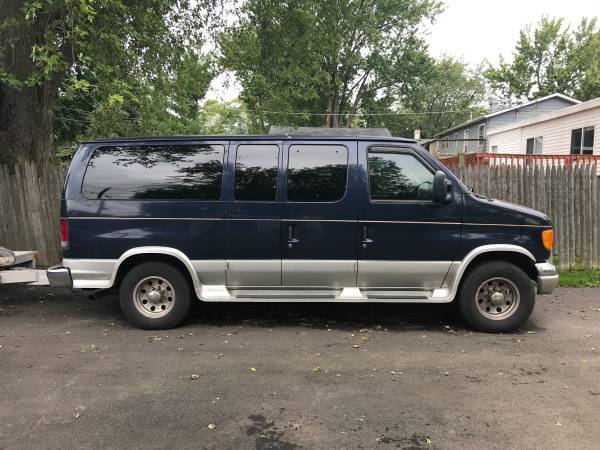 2003 Ford E350 Super Duty Chateau 6.8 V10 Tourist by OWNER for sale in Round Lake, IL – photo 3