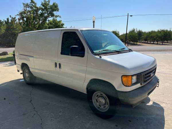 2005 Ford E150 Cargo Van 31K miles for sale in Selma, CA – photo 2
