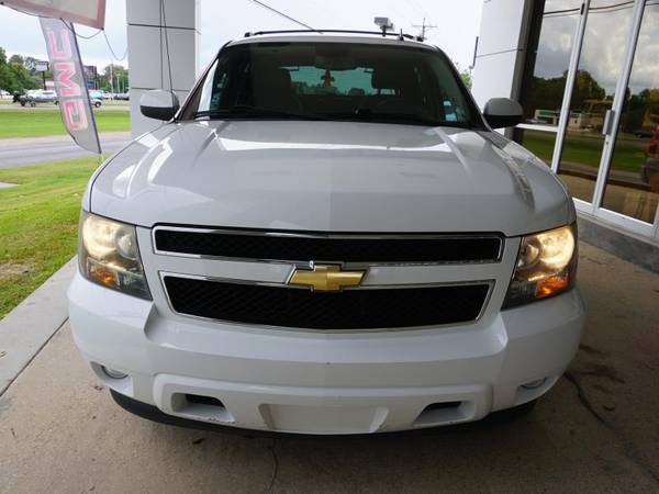 2011 Chevy Chevrolet Avalanche LT 2WD pickup Summit White for sale in Baton Rouge , LA – photo 3