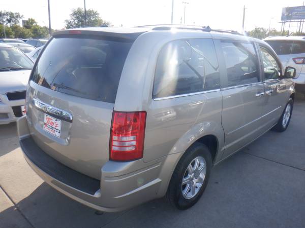 2008 Chrysler Town and Country Touring Gold for sale in Des Moines, IA – photo 3