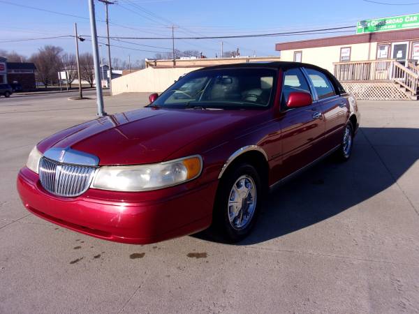 2000 Lincoln Town Car for sale in Shelbyville, IL