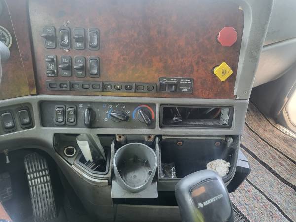 1999 Freightliner or Volvo or Semi Truck or Kenworth or peterbilt for sale in Dallas, TX – photo 14